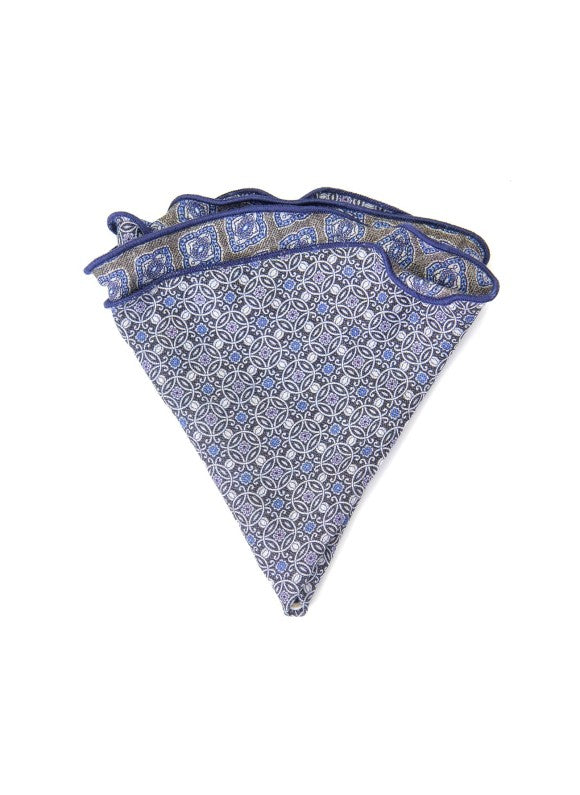 Charcoal Quatrefoil/Links Design Print Reversible Pocket Circle