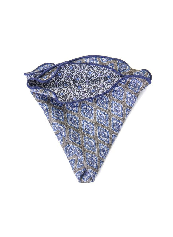 Charcoal Quatrefoil/Links Design Print Reversible Pocket Circle